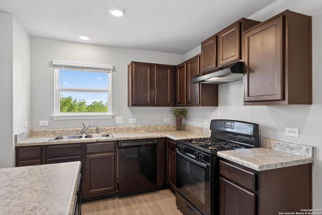 3870 Snowbird, Converse, TX 78109