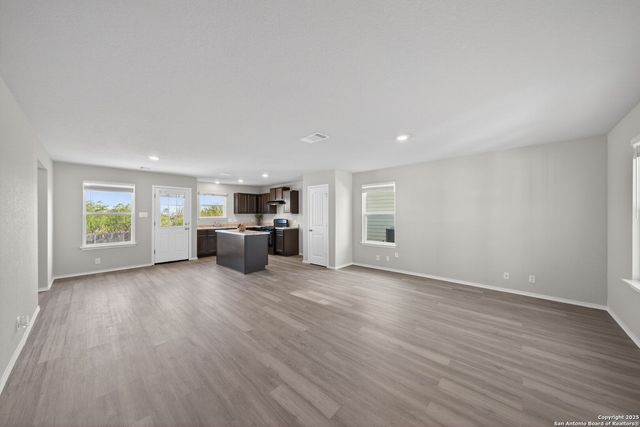 3870 Snowbird, Converse, TX 78109