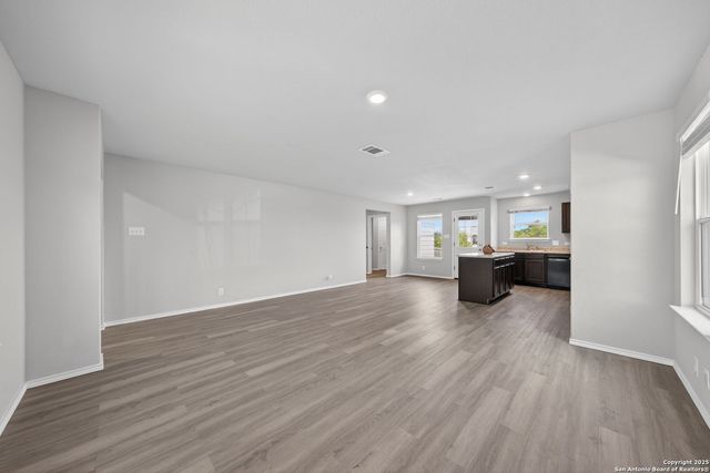 3870 Snowbird, Converse, TX 78109