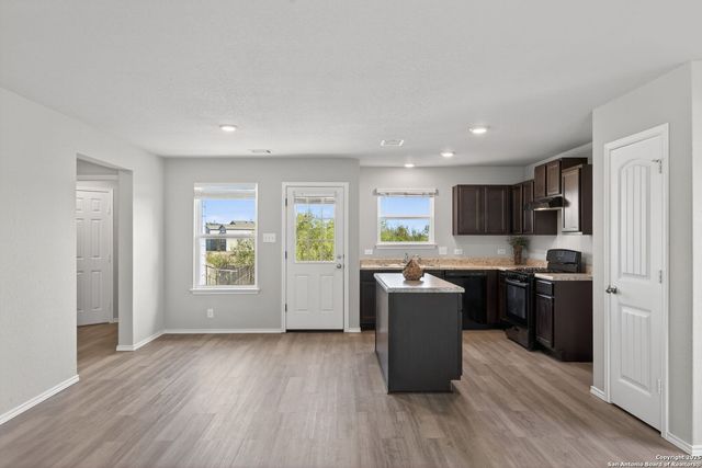 3870 Snowbird, Converse, TX 78109