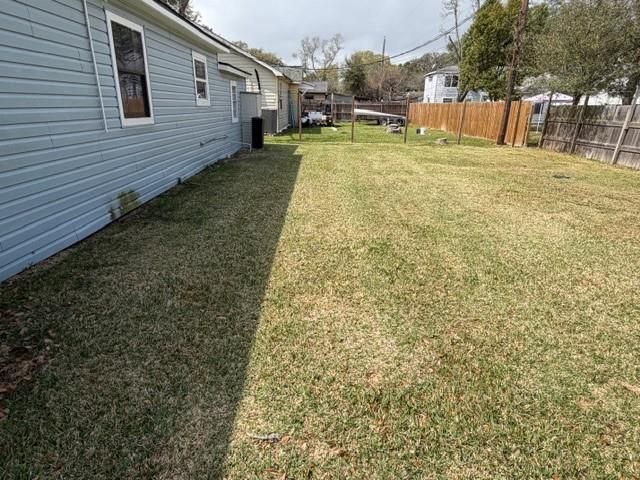 716 E Republic Avenue, Baytown, TX 77520