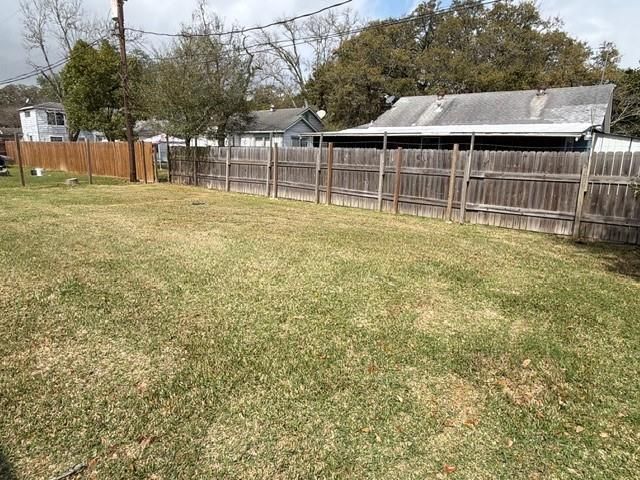 716 E Republic Avenue, Baytown, TX 77520