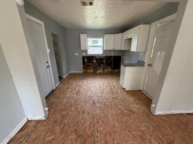 716 E Republic Avenue, Baytown, TX 77520