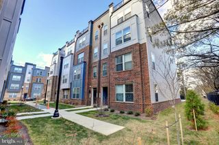 2135 GLACIER RD #90, Herndon, VA 20170