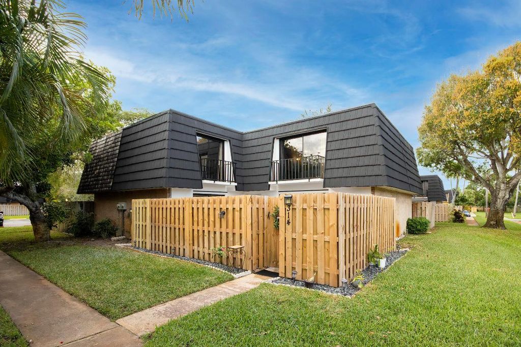 314 Woodland Road, Palm Springs, FL 33461