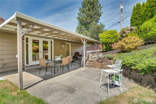 8802 41st Street W, University Place, WA 98466
