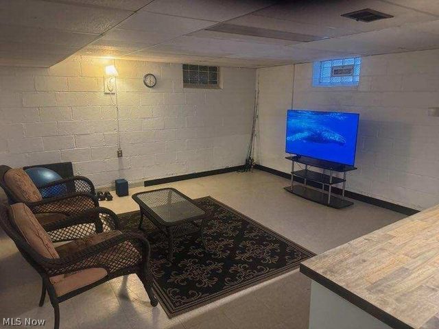 7287 Maplewood Road, Parma, OH 44130