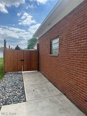 7287 Maplewood Road, Parma, OH 44130