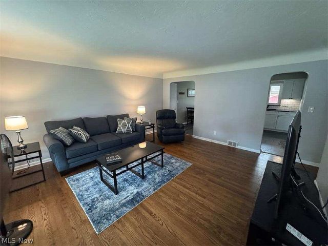 7287 Maplewood Road, Parma, OH 44130