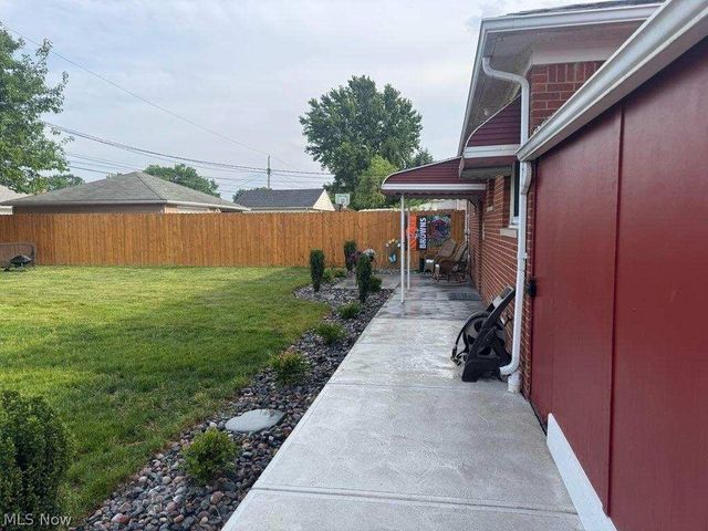 7287 Maplewood Road, Parma, OH 44130