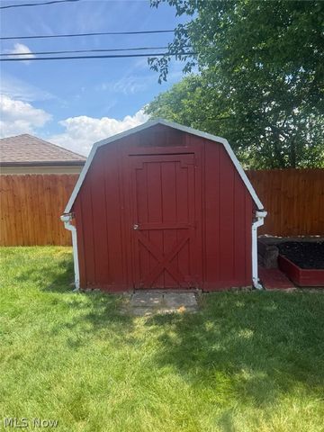 7287 Maplewood Road, Parma, OH 44130