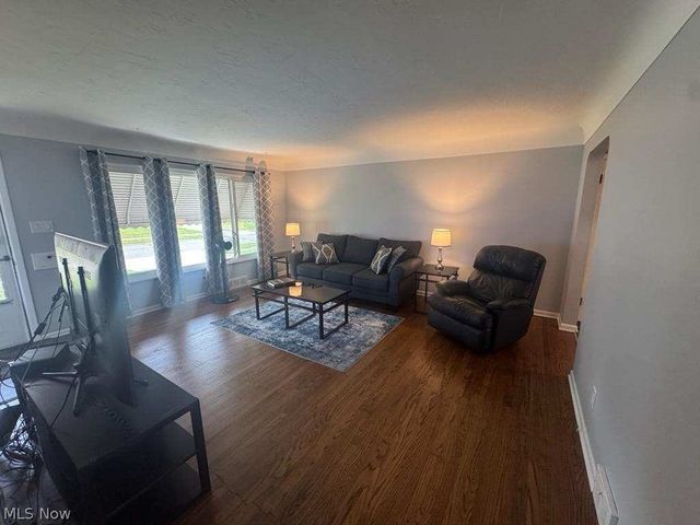 7287 Maplewood Road, Parma, OH 44130