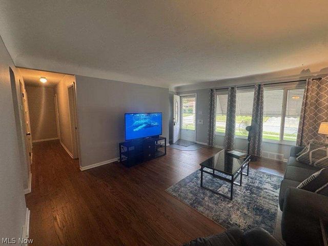 7287 Maplewood Road, Parma, OH 44130