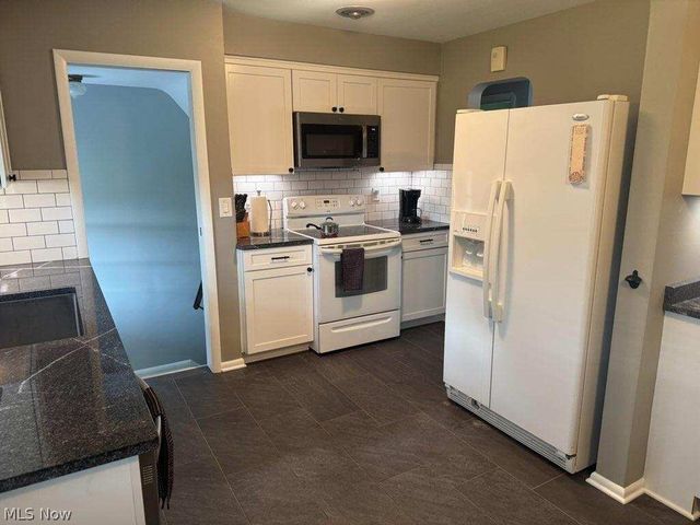 7287 Maplewood Road, Parma, OH 44130