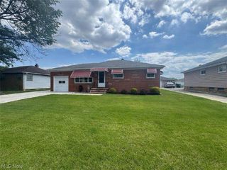 7287 Maplewood Road, Parma, OH 44130