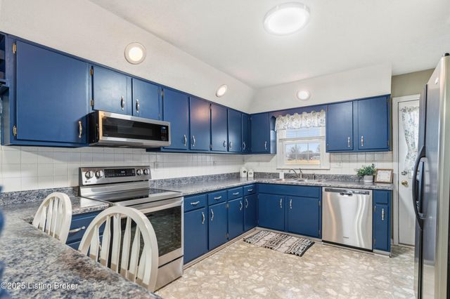 110 Allen Lake Rd Rd, Brandenburg, KY 40108