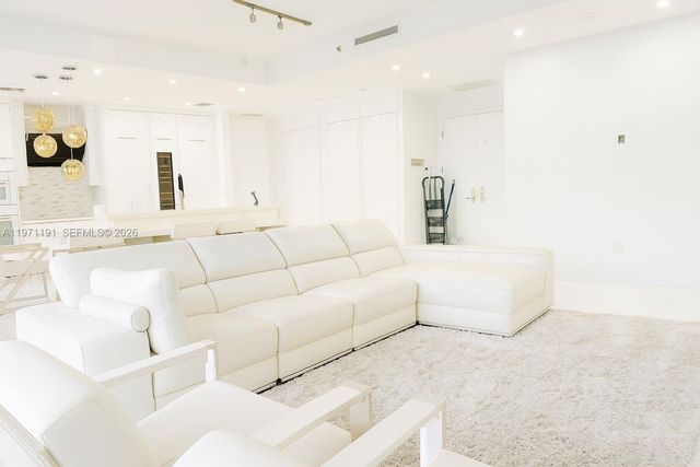 901 Brickell Key Blvd 3307, Miami, FL 33131