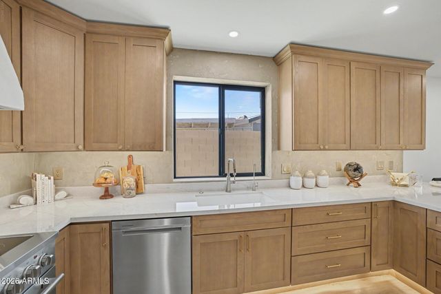 2230 N LAUREL Avenue, Phoenix, AZ 85007