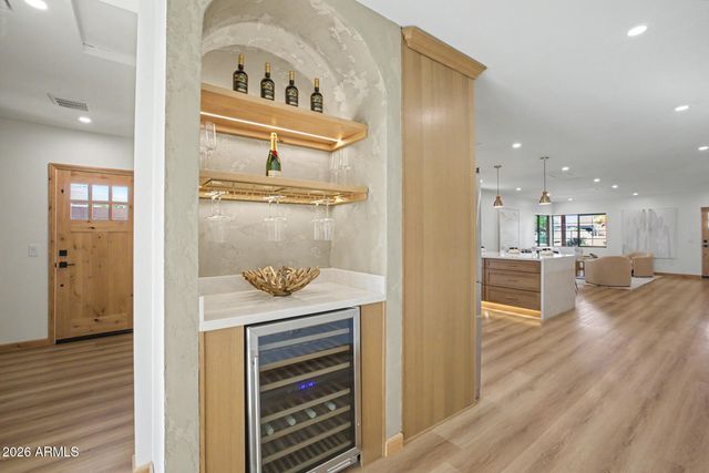 2230 N LAUREL Avenue, Phoenix, AZ 85007