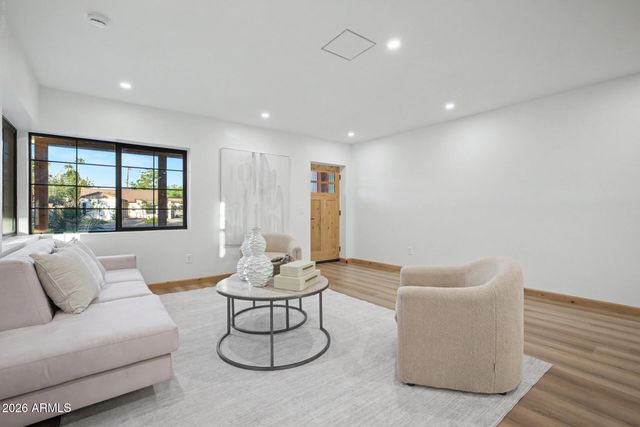 2230 N LAUREL Avenue, Phoenix, AZ 85007