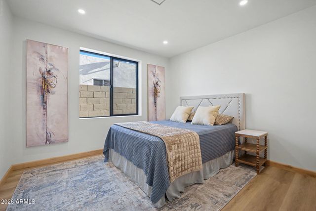 2230 N LAUREL Avenue, Phoenix, AZ 85007