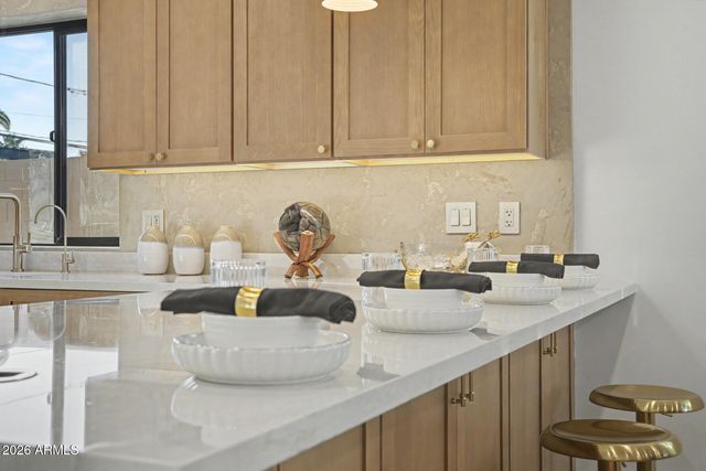 2230 N LAUREL Avenue, Phoenix, AZ 85007