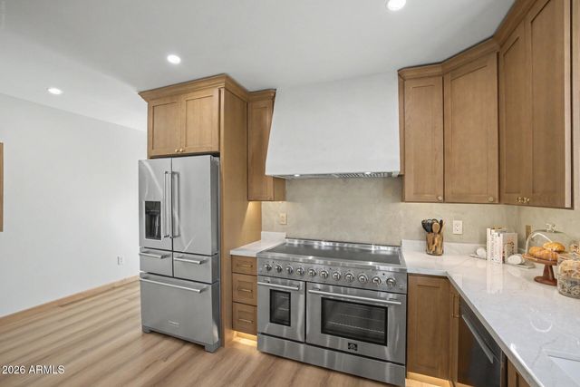 2230 N LAUREL Avenue, Phoenix, AZ 85007