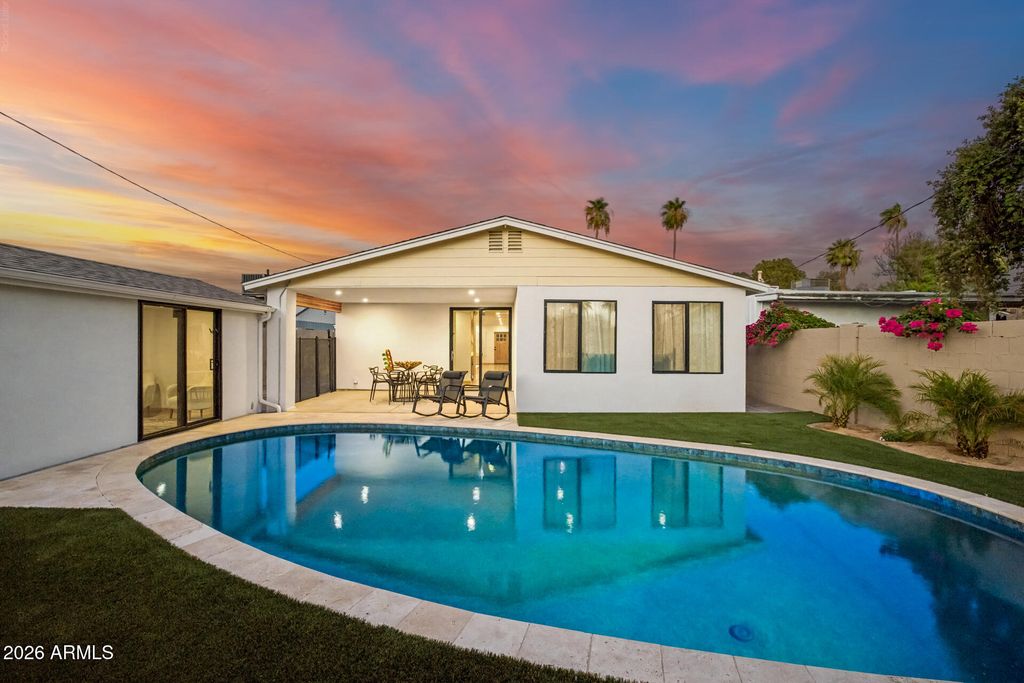 2230 N LAUREL Avenue, Phoenix, AZ 85007
