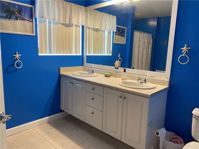 5020 Fairways Circle J203, Vero Beach, FL 32967