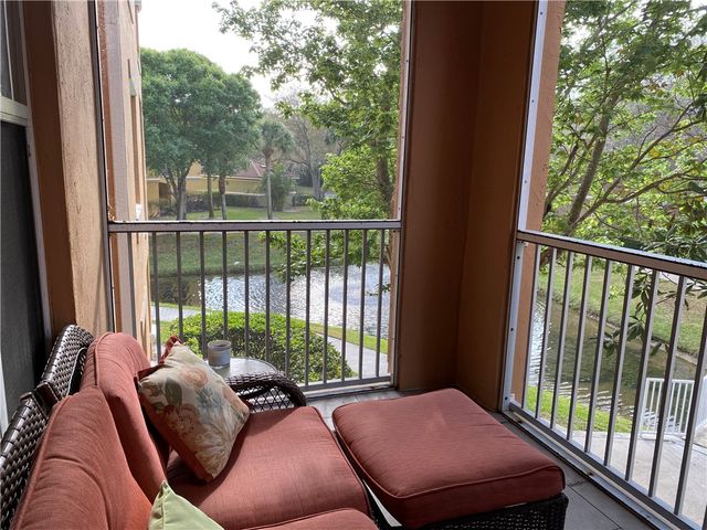 5020 Fairways Circle J203, Vero Beach, FL 32967