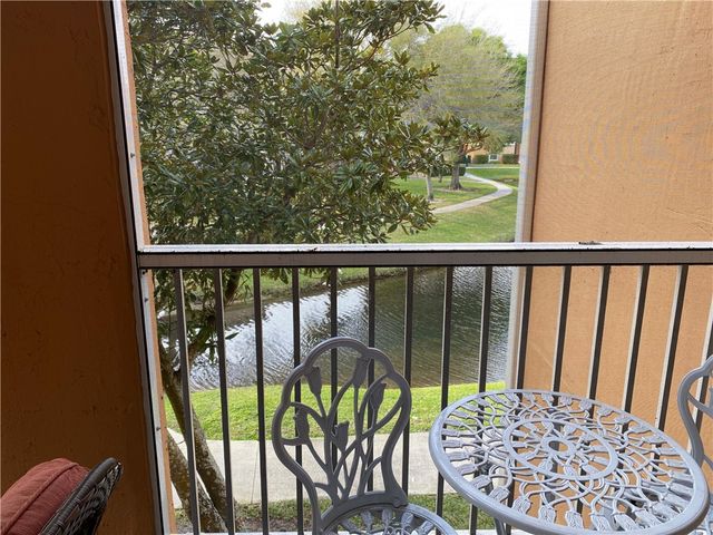 5020 Fairways Circle J203, Vero Beach, FL 32967