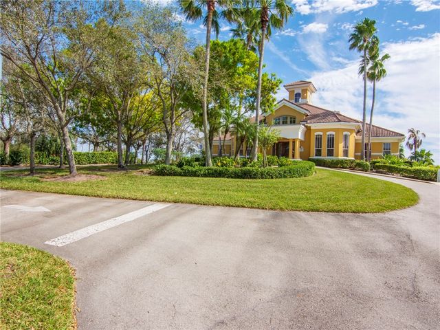 5020 Fairways Circle J203, Vero Beach, FL 32967