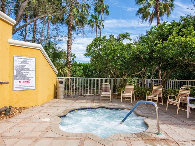 5020 Fairways Circle J203, Vero Beach, FL 32967