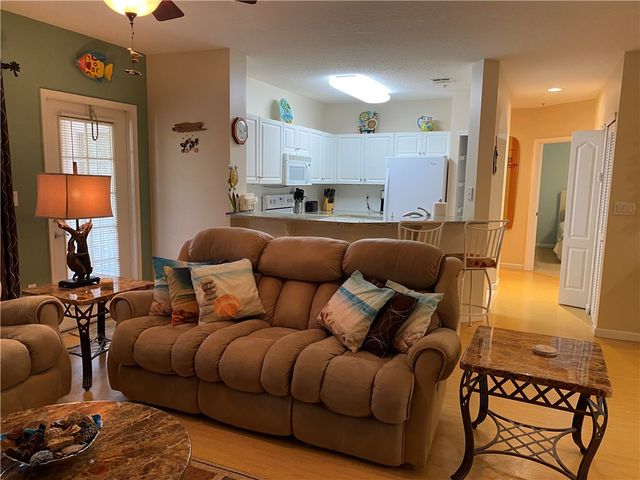 5020 Fairways Circle J203, Vero Beach, FL 32967