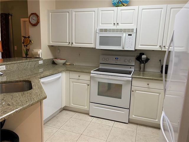 5020 Fairways Circle J203, Vero Beach, FL 32967