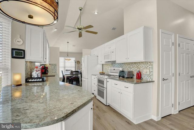 13 RIDGEWAY DRIVE, Mechanicsburg, PA 17050