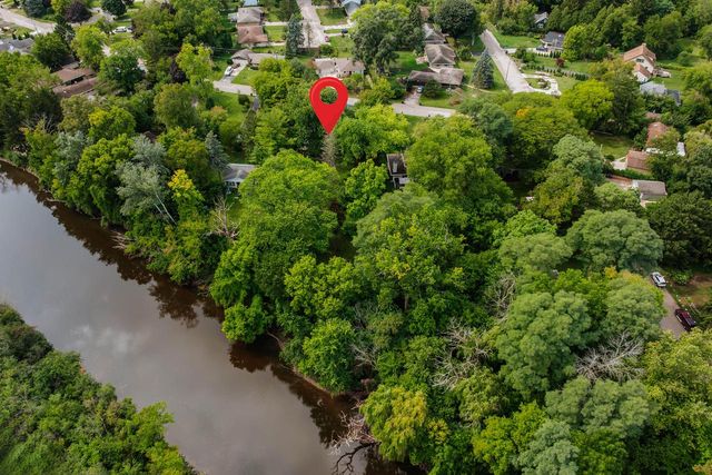 5866 N River Forest DRIVE, Glendale, WI 53209