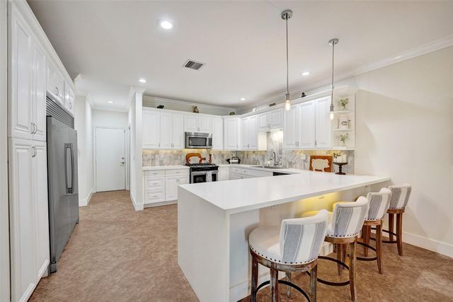 1733 NE 38th Street, Oakland Park, FL 33334