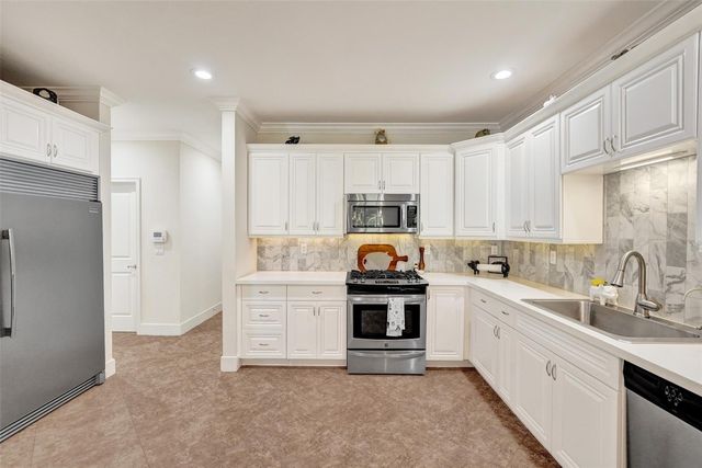 1733 NE 38th Street, Oakland Park, FL 33334