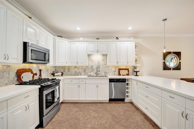 1733 NE 38th Street, Oakland Park, FL 33334