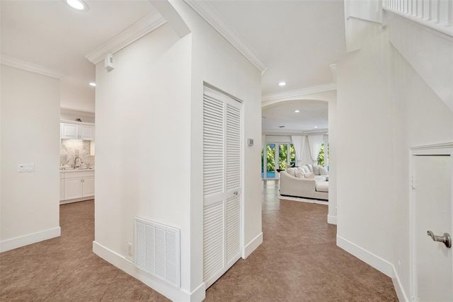 1733 NE 38th Street, Oakland Park, FL 33334