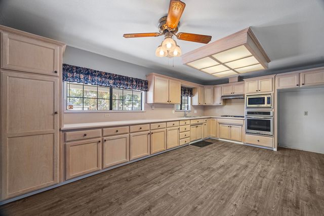 2242 E Howard Avenue, Visalia, CA 93292