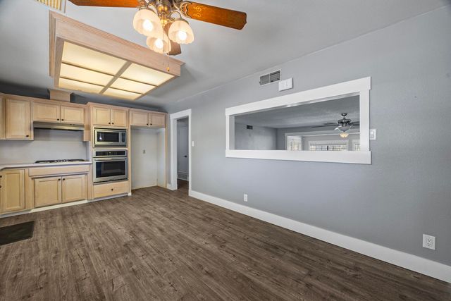 2242 E Howard Avenue, Visalia, CA 93292