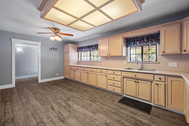 2242 E Howard Avenue, Visalia, CA 93292