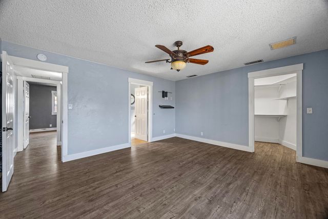 2242 E Howard Avenue, Visalia, CA 93292