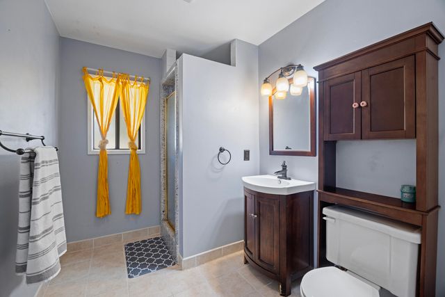 2242 E Howard Avenue, Visalia, CA 93292