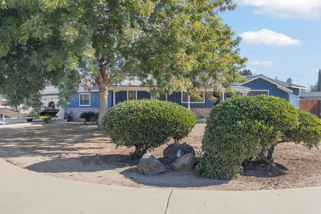 2242 E Howard Avenue, Visalia, CA 93292