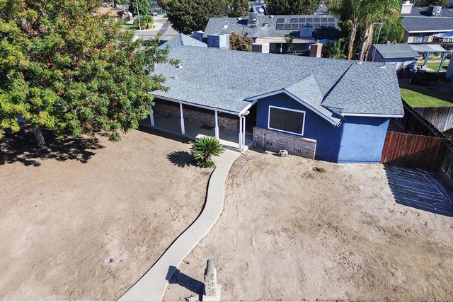 2242 E Howard Avenue, Visalia, CA 93292