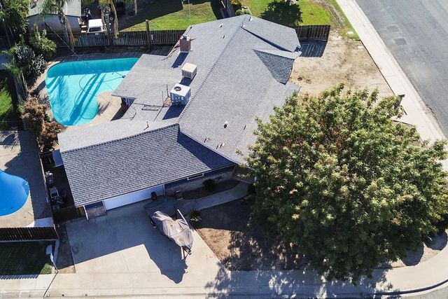 2242 E Howard Avenue, Visalia, CA 93292