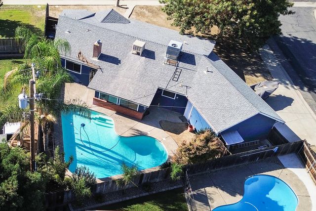 2242 E Howard Avenue, Visalia, CA 93292